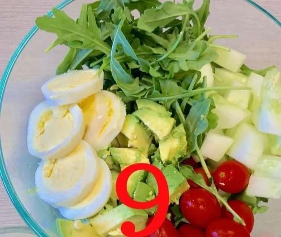 A variety of delicious keto lunches arranged on a plate.