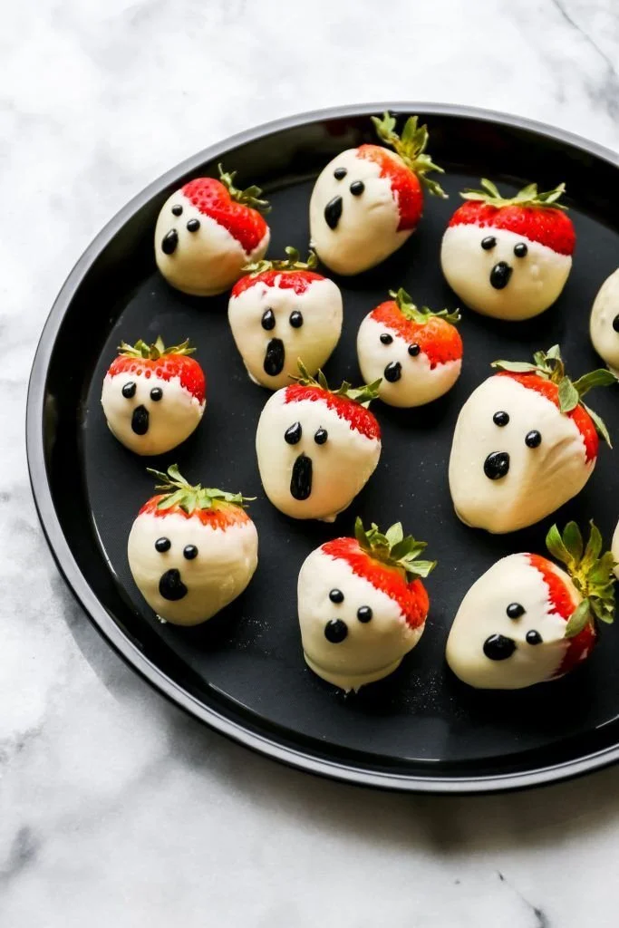 Easy Halloween treats: strawberry ghosts for kids